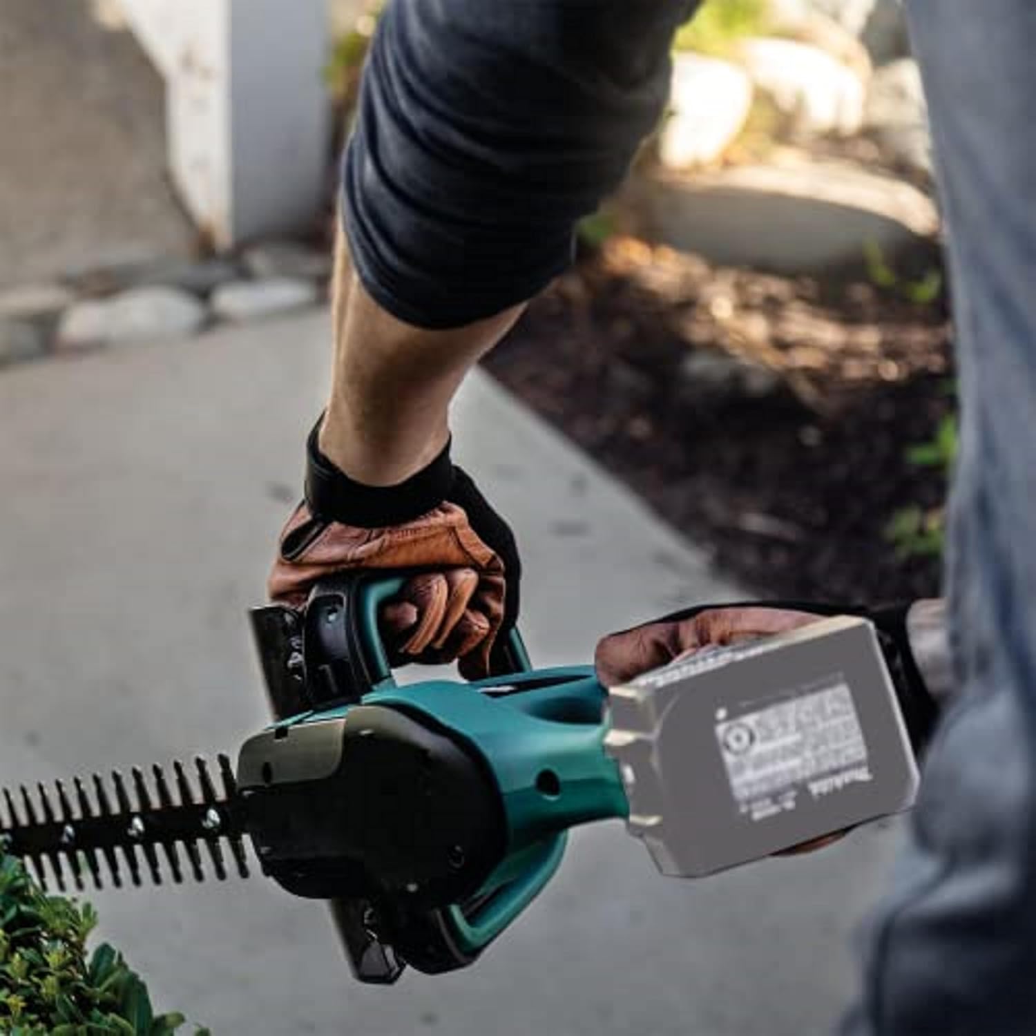 Makita DUH523Z 18V LXT Cordless 52cm Hedge Trimmer – Battery & Charger Sold Separately