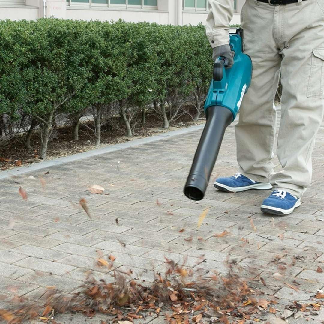 Makita DUB184RT 18V LXT Brushless Cordless Blower Kit – 1 × 5.0Ah Battery and Charger Included